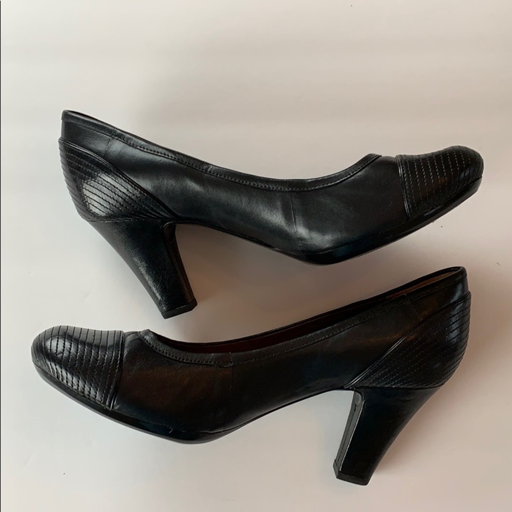 NWOT Clarks Artisan Black Leather Pumps Size 9.5